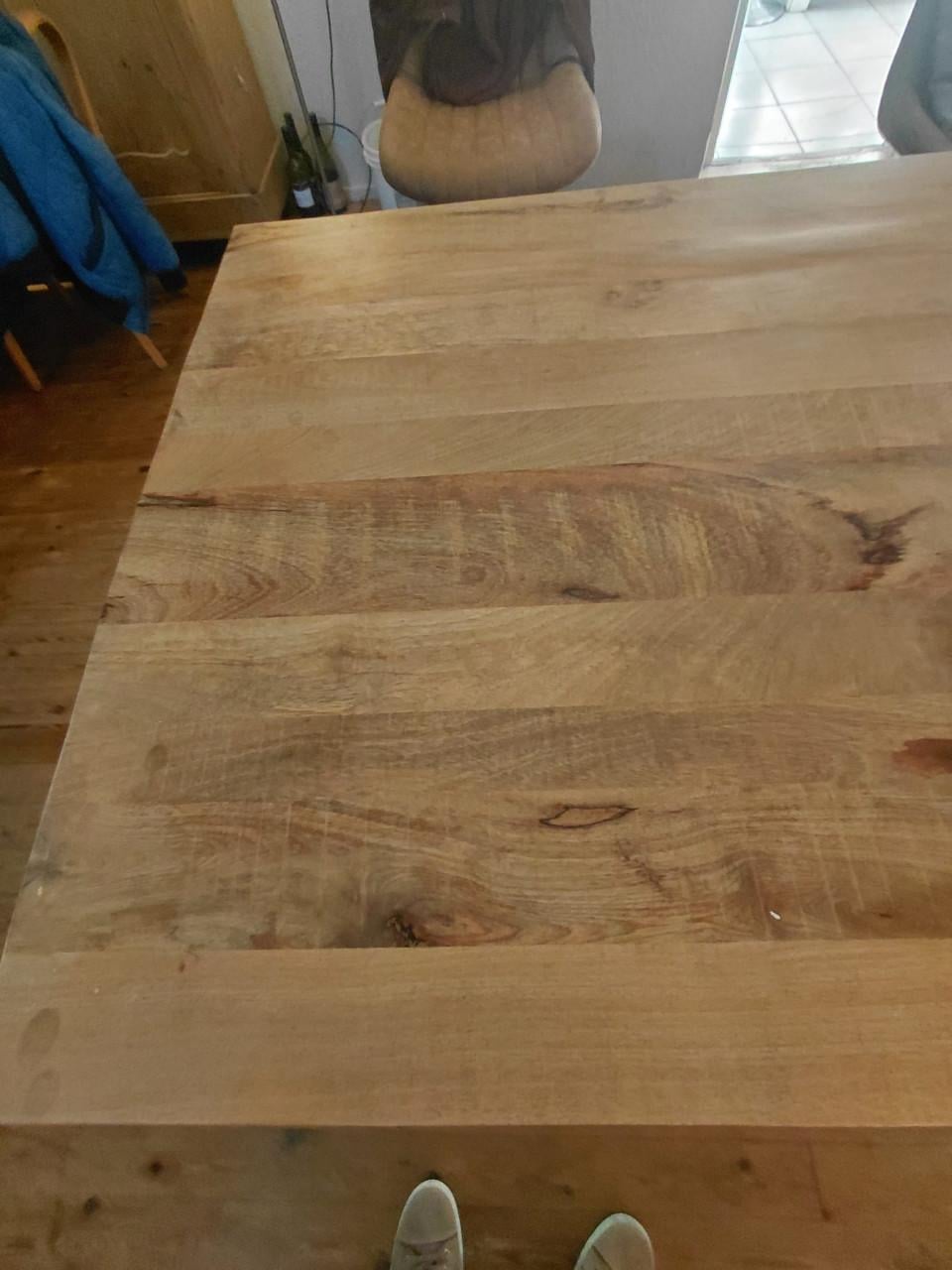 Robuuste eettafel nieuwstaat