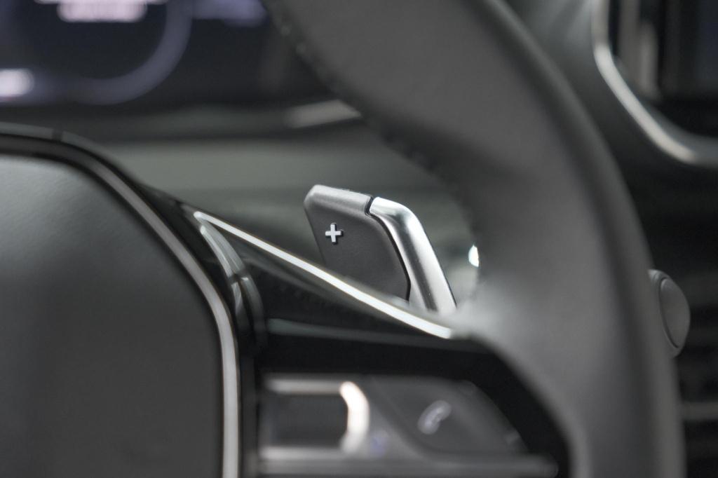 Peugeot 2008 1.2 hybrid 145 allure | vision plus pakket | 360 camera | adap