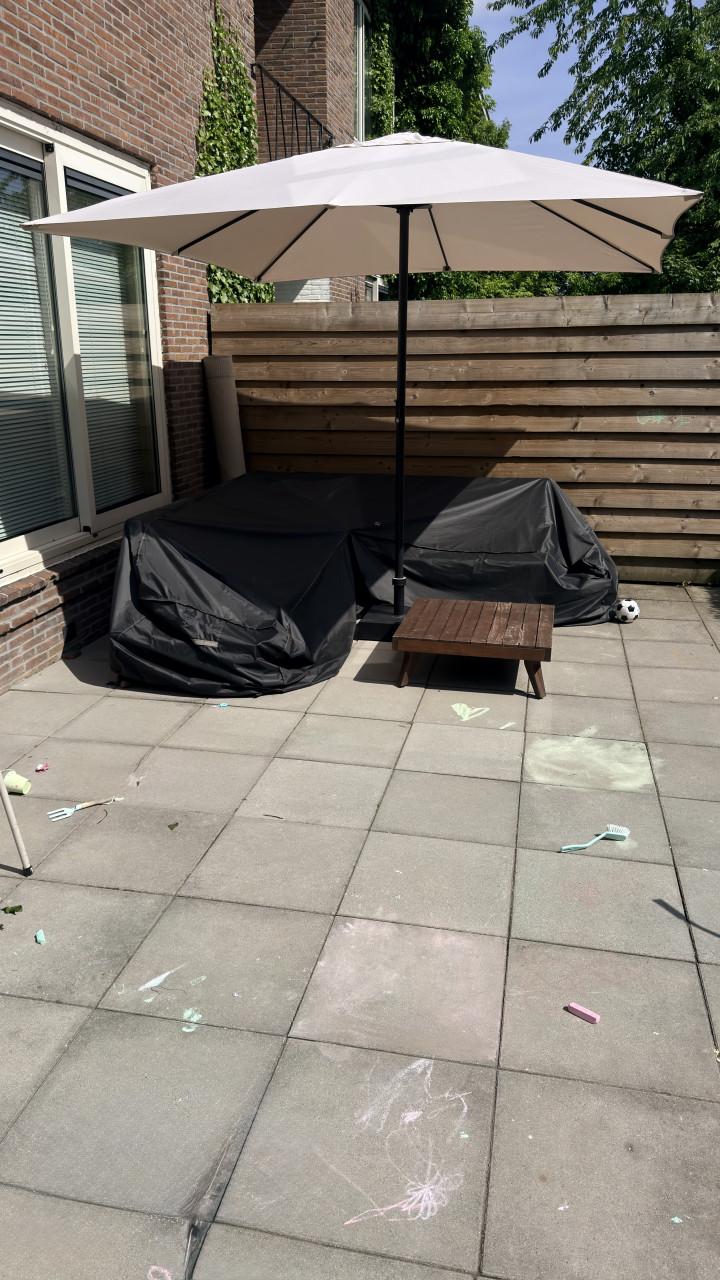 Parasol met voet