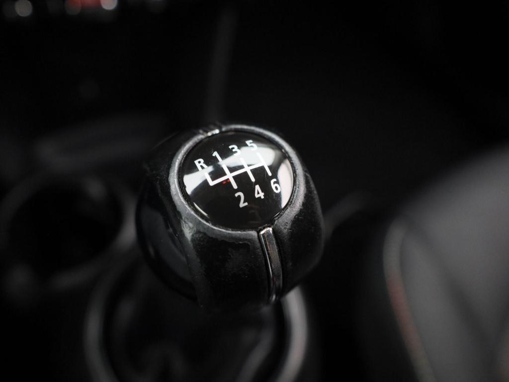 Mini 5-deurs 1.5 one essential | navigatie | lmv | parkeer sensoren | clima
