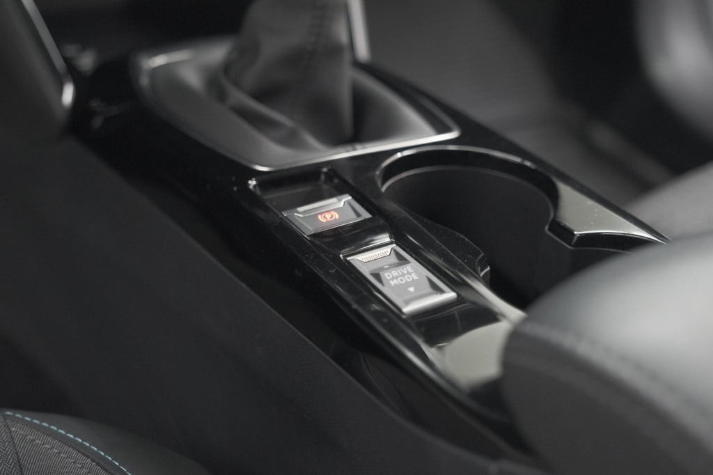 Peugeot 208 puretech 100 eat8 allure pack | camera | apple carplay | parkee