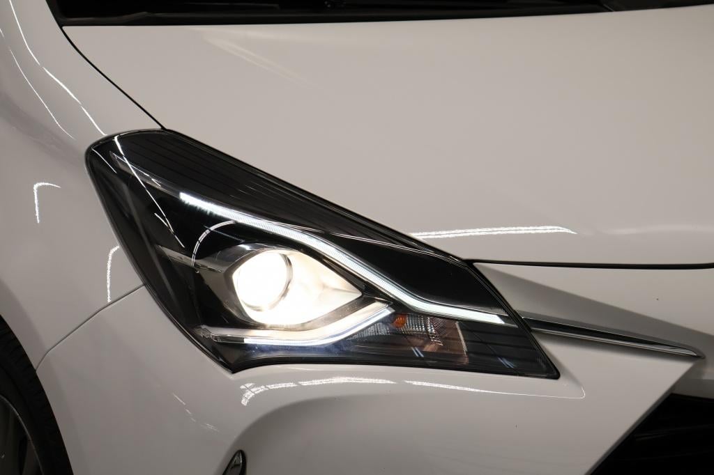 Toyota Yaris 1.5 hybrid dynamic| camera| cruise| climate