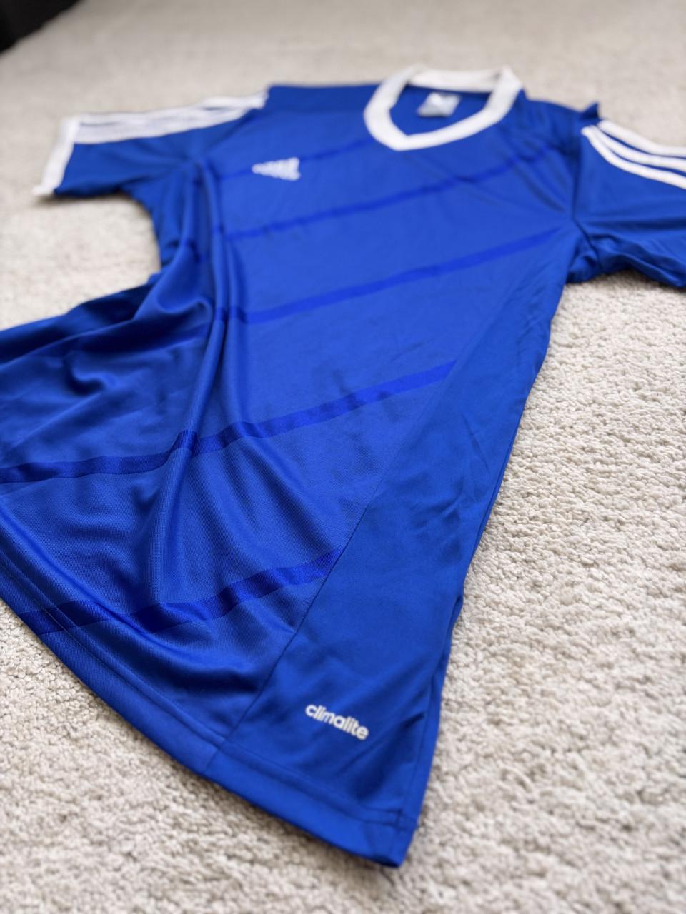 Adidas voetbal shirt maat L