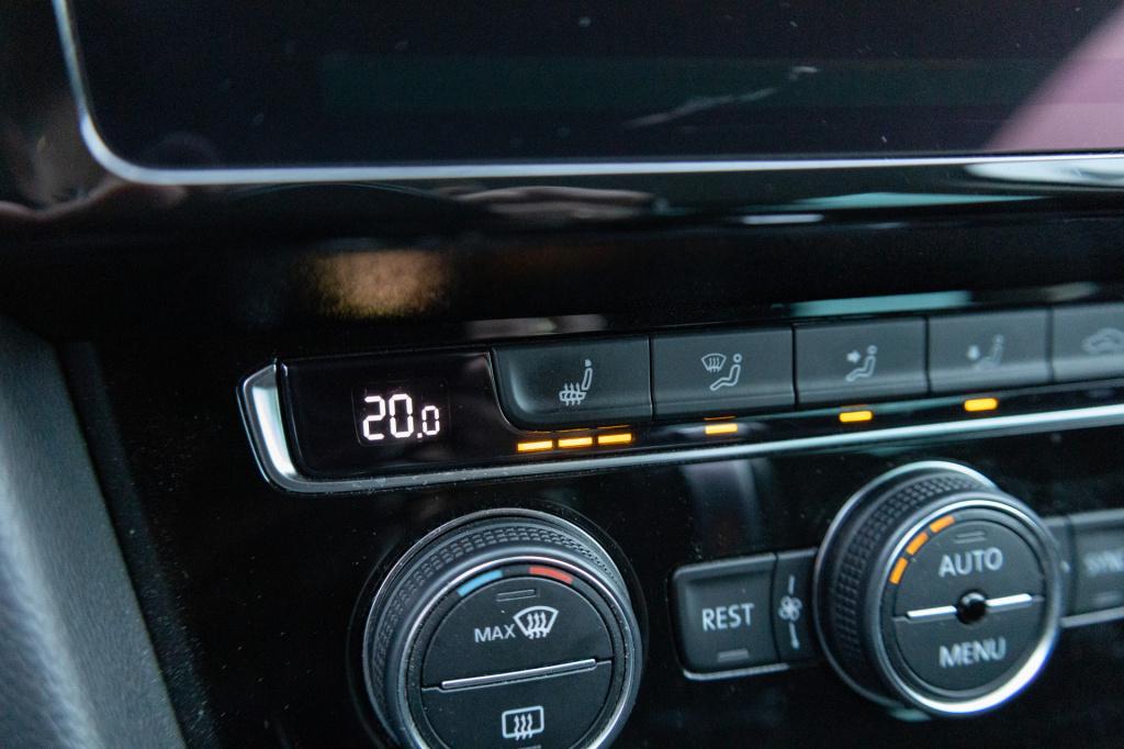 Volkswagen Passat variant 1.8 tsi highline 180 pk nav i trekhaak i acc i ap