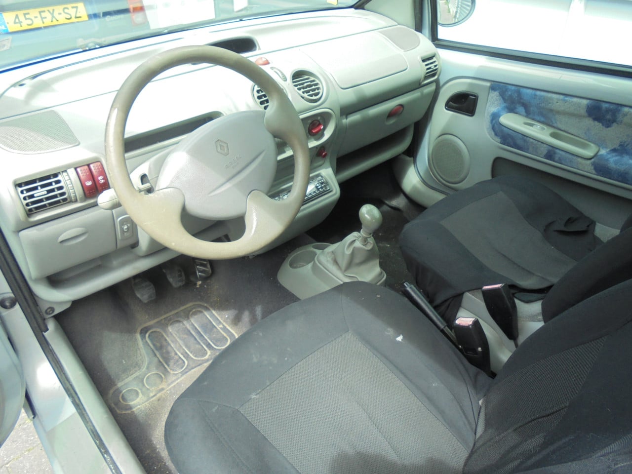 Twingo HET BETREFT EEN ZO MEENEEM AUTO !!!! oerdegelijke 1.2 motor € 450