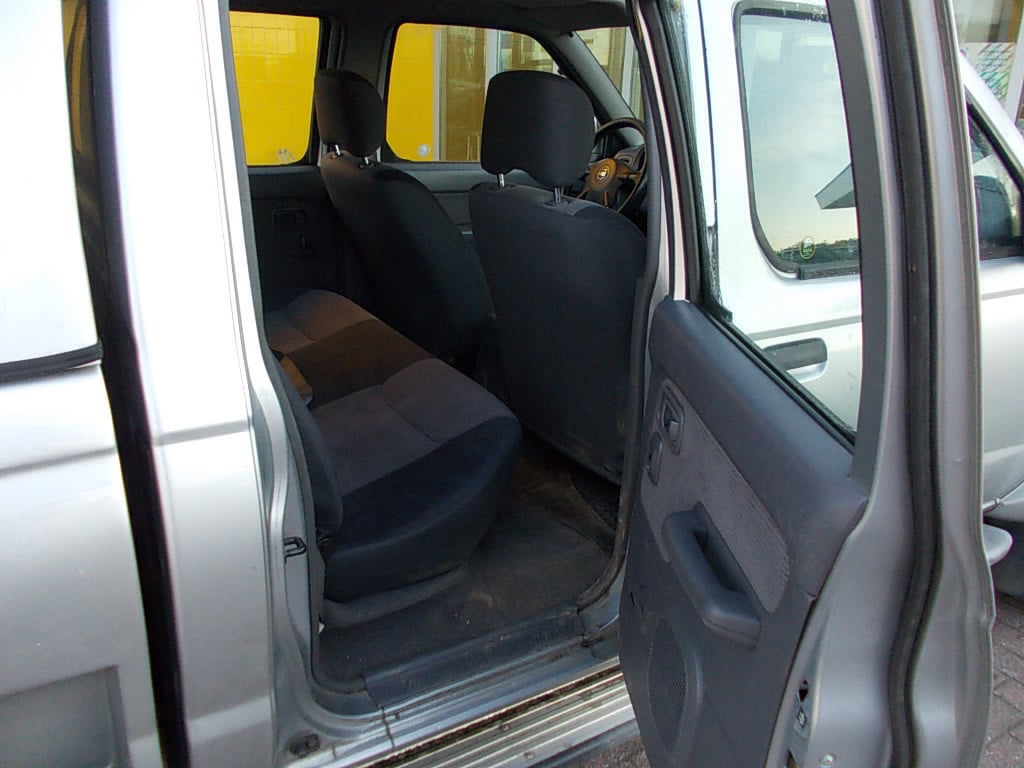 Nissan King-cab pick up (d22) 4x4 dc 5-pers. (navara) lees tekst!!