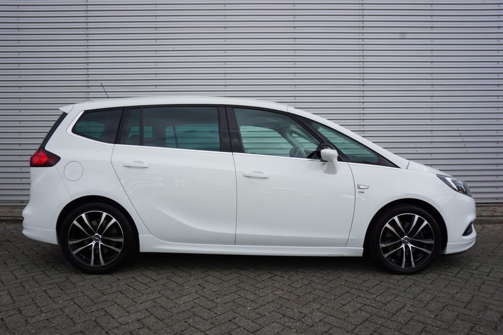 Opel Zafira 1.6 turbo business executive 7p. airco / navi / cruise / elektr