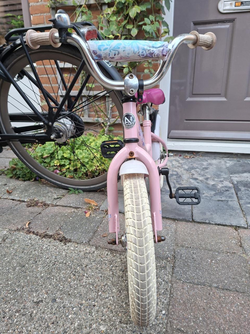 Roze meisjesfiets met zijwieltjes erbij (14 inch)