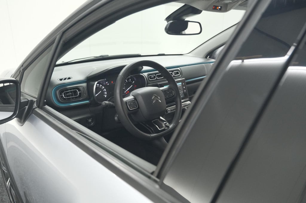 Citroen C3 puretech 110 shine | camera | navigatie | apple carplay | parkee