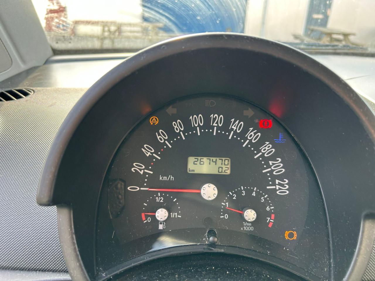 Volkswagen New Beetle 1.6 Loopt beetje onregelmatig rijd voor de rest nrml