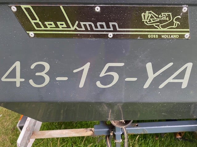 Speedboot Beekman 440 met supervette motor, zwemtrap, zonnescherm, trailer,