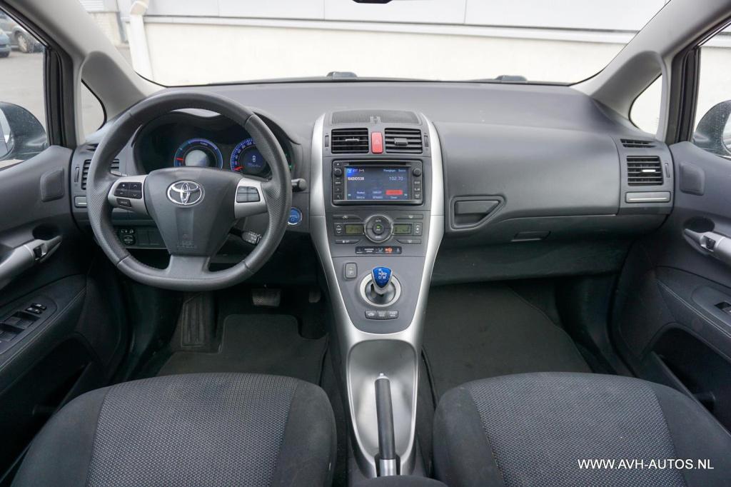 Toyota Auris 1.8 full hybrid dynamic business