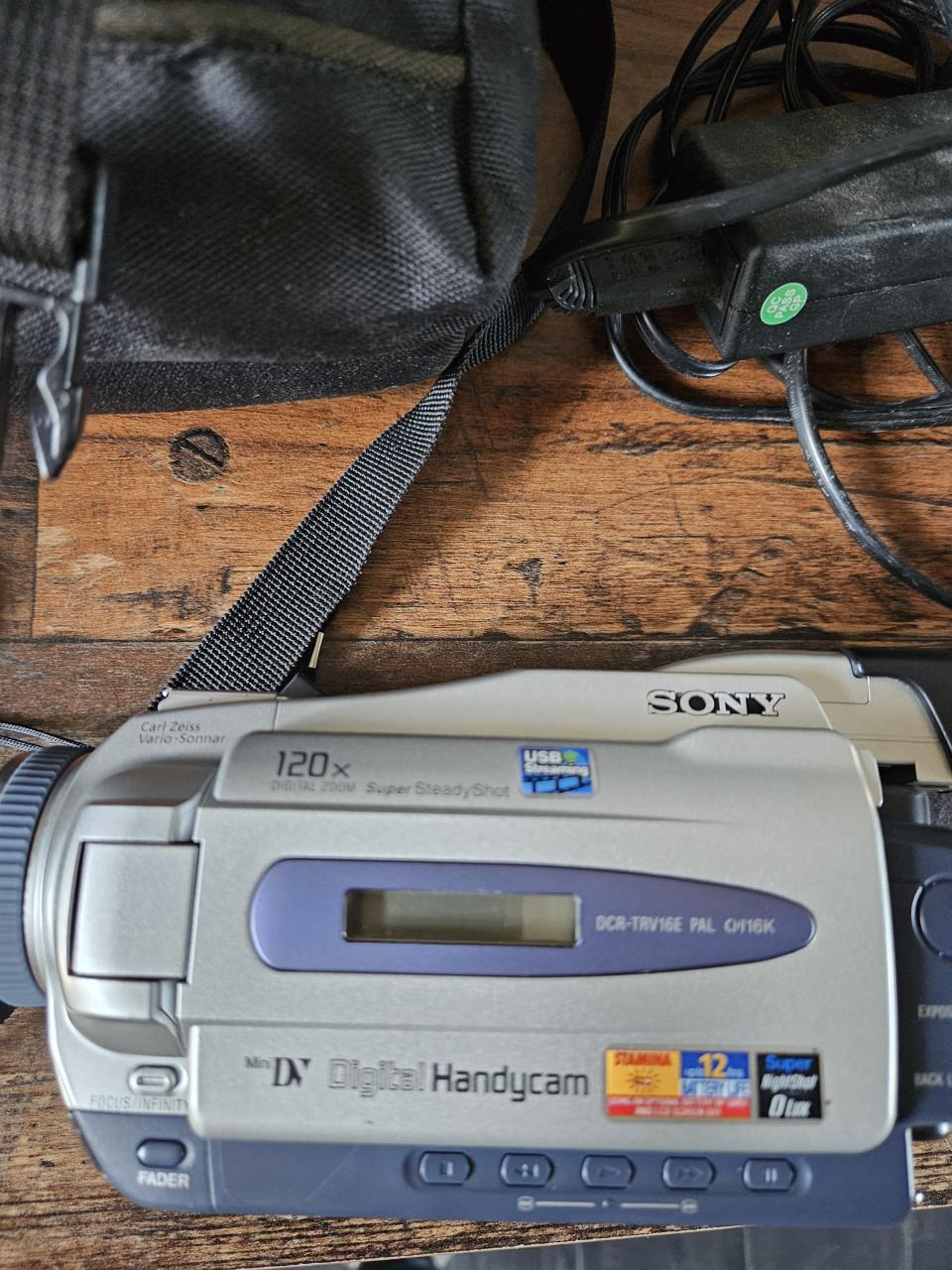 Sony DCR-TRV16E Digital Handycam met tas en lader