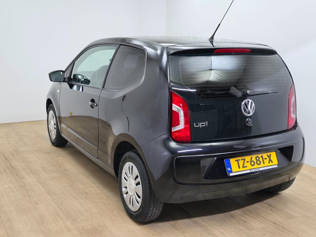 Volkswagen UP! occasion bluemotion met airco en telefoon connecten | tweede
