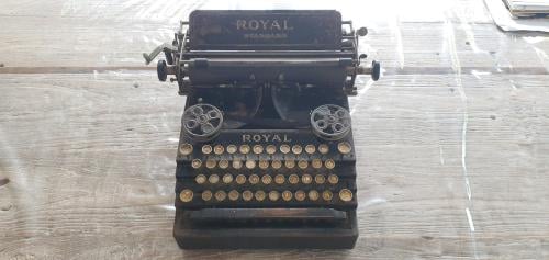 Een zeldzame Royal 1, flatbet typemachine, typewriter