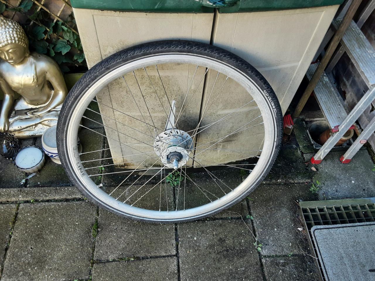 28 inch shimano voorwiel, naafdynamo, rollerbrake rem