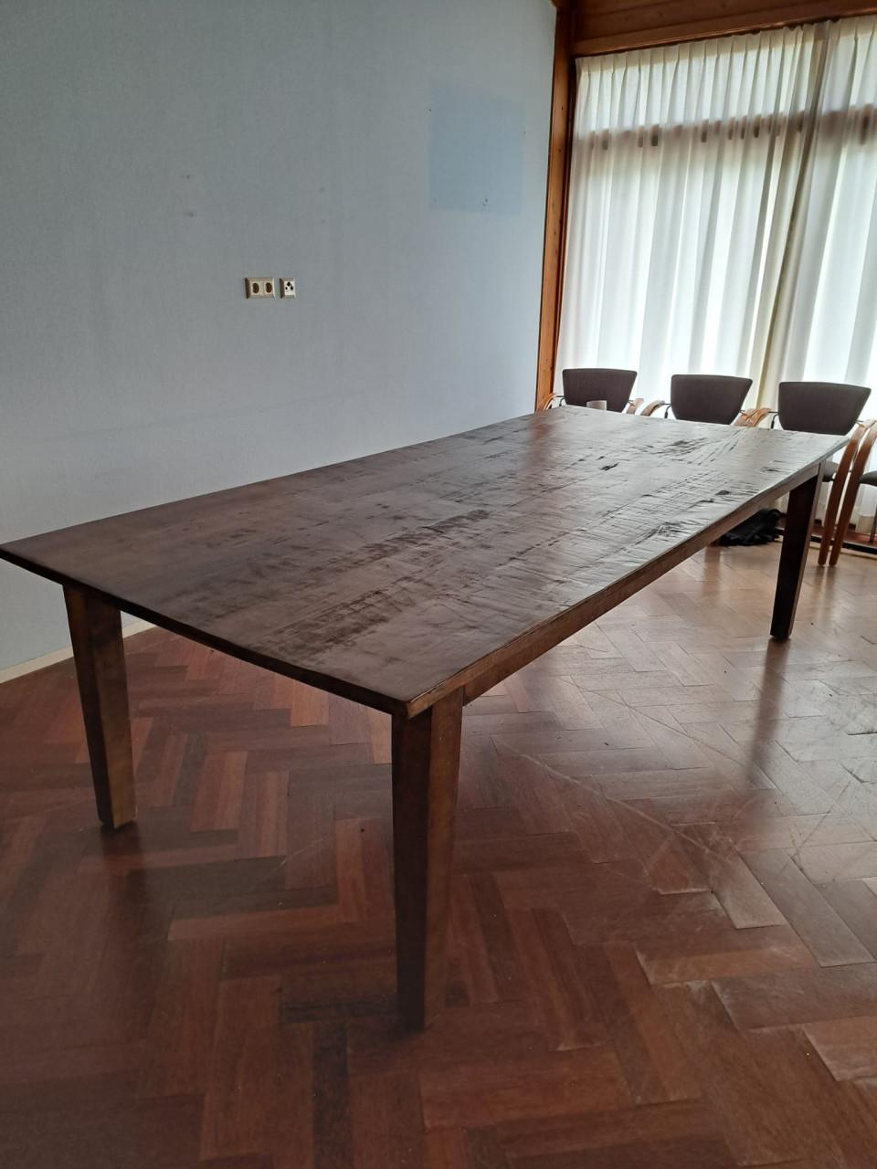 Flinke massieve tafel (120 x 265 x 79)