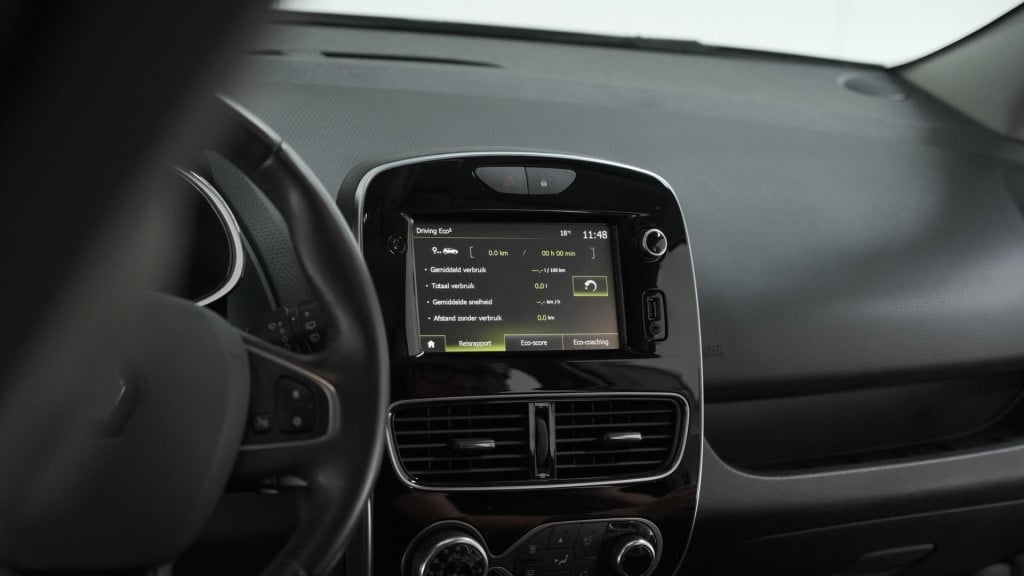 Renault Clio estate tce 90 intens | trekhaak | navigatie | parkeersensoren 