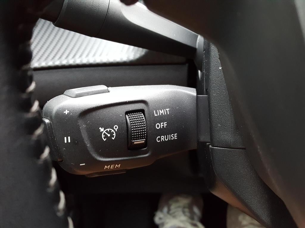 Peugeot 208 1.2 puretech 100pk allure pack navigatie | apple carplay & andr