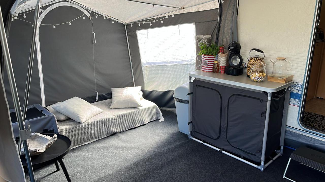 Adria caravan 5004 (met grote voortent)