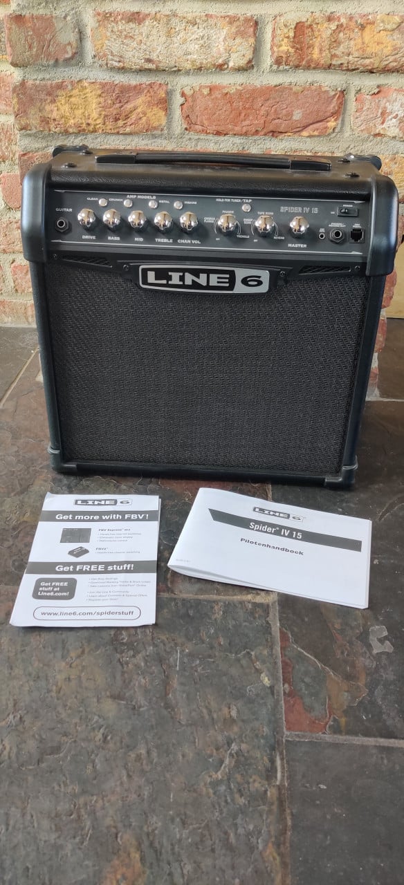 Line 6 15w guitar versterker , prima staat.