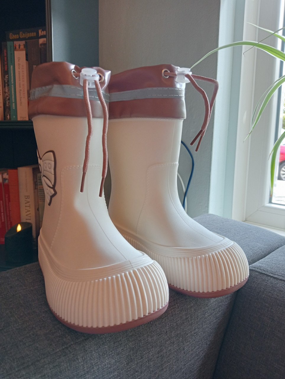 NIEUWE KINDER REGENLAARZEN