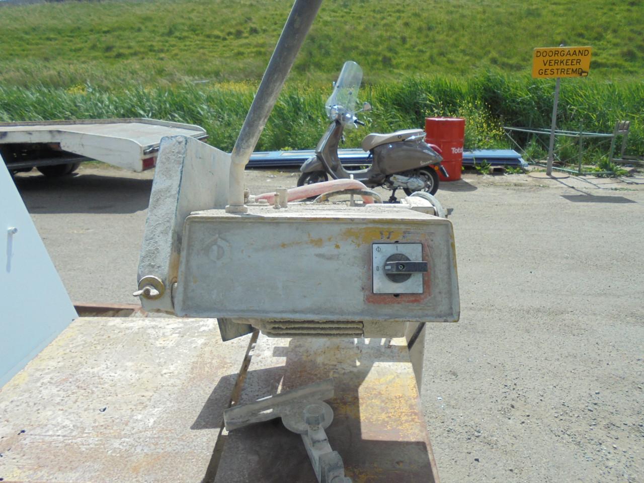 Te koop professionele stenen zaag tafel watergekoeld € 200 ( Krachtstroom )