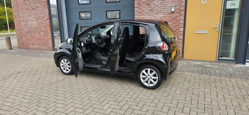 Toyota Aygo 1.0-12v comfort 5drs nl auto / nap