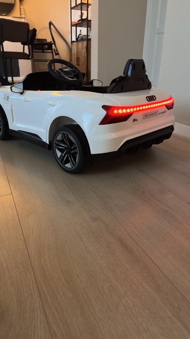 Elektrische kinderauto