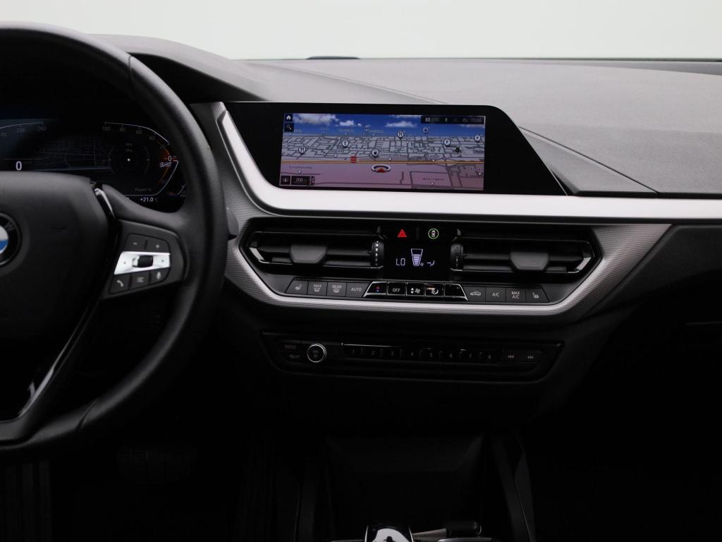BMW 1 Serie 116i executive | automaat | parkeer sensoren | navigatie | virt