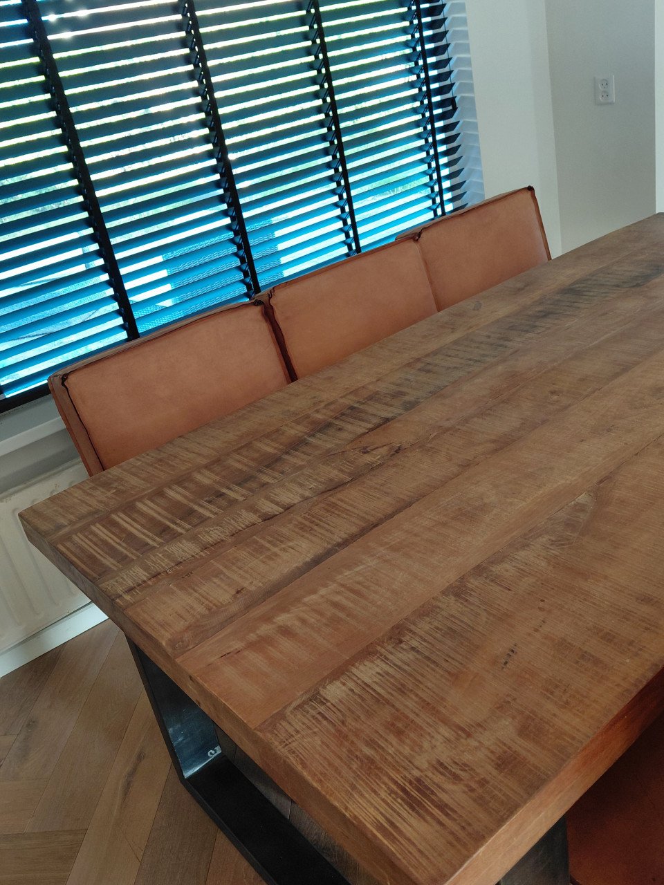 Mango eettafel