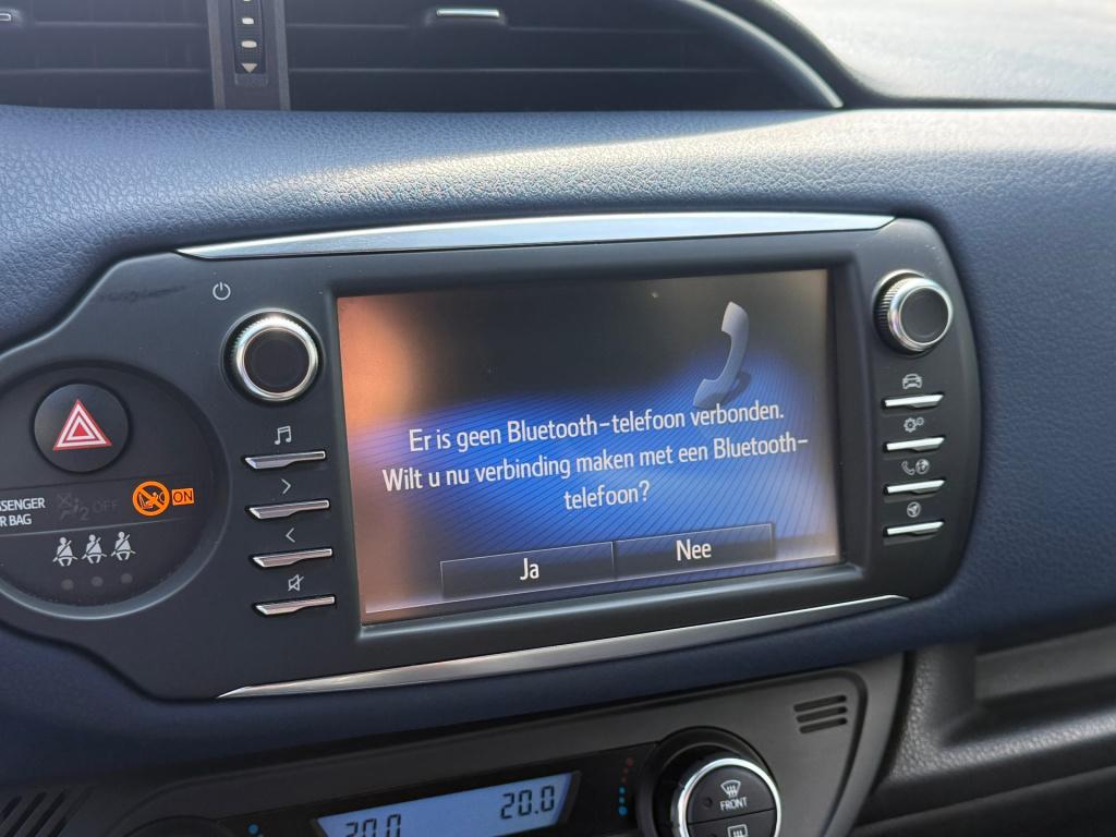 Toyota Yaris 1.5 hybrid bi-tone