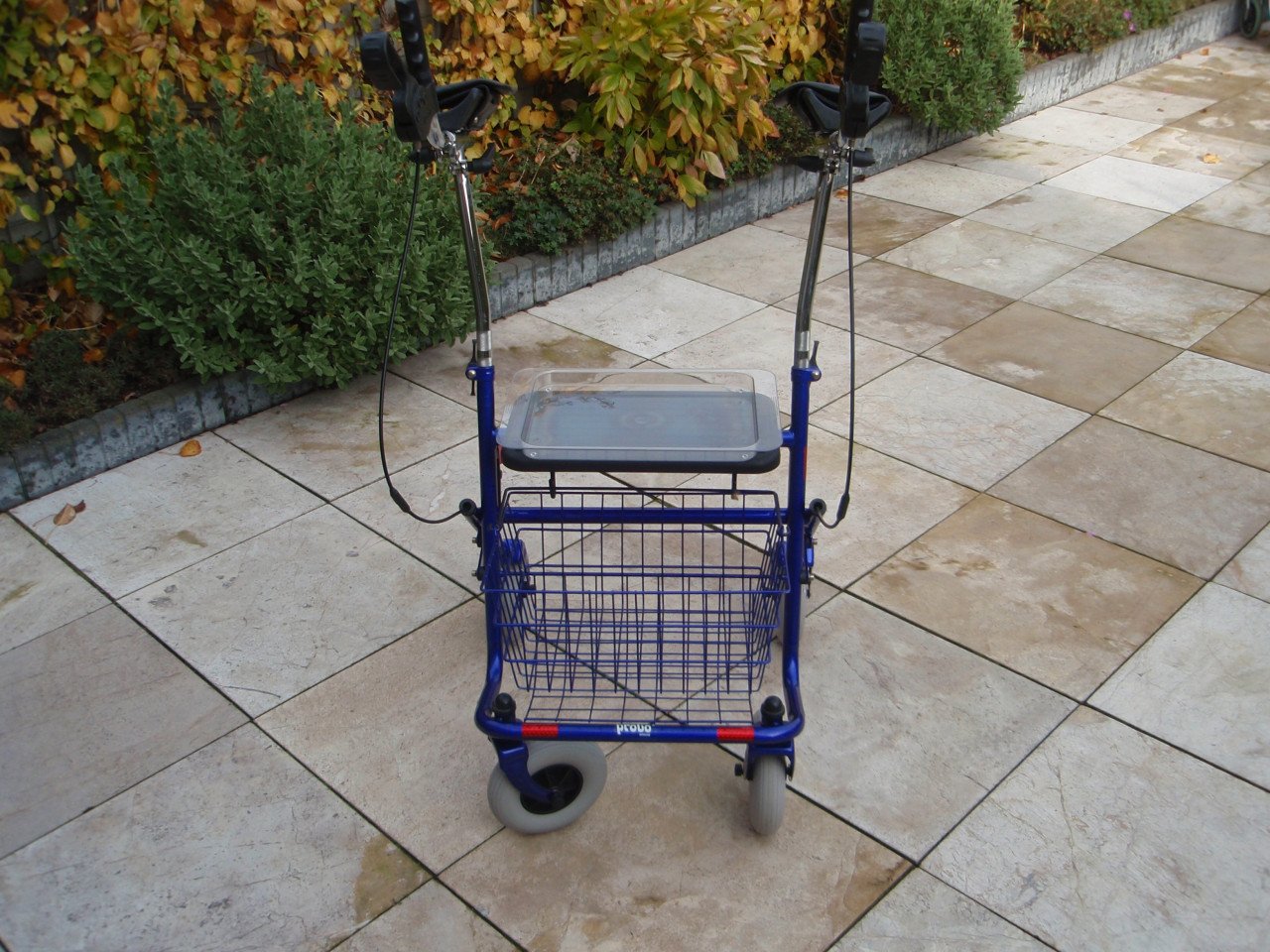 Zgan Premis Provo opvouwbare rollator met onderarmschalen zitje en mand