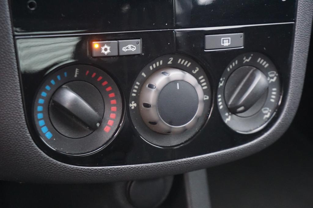 Opel Corsa 1.4-16v '111' edition airco / elektr. ramen / cruise / trekhaak