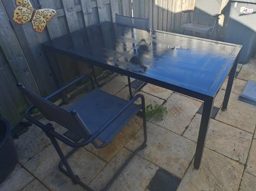 Tuintafel met 2 stoelen
