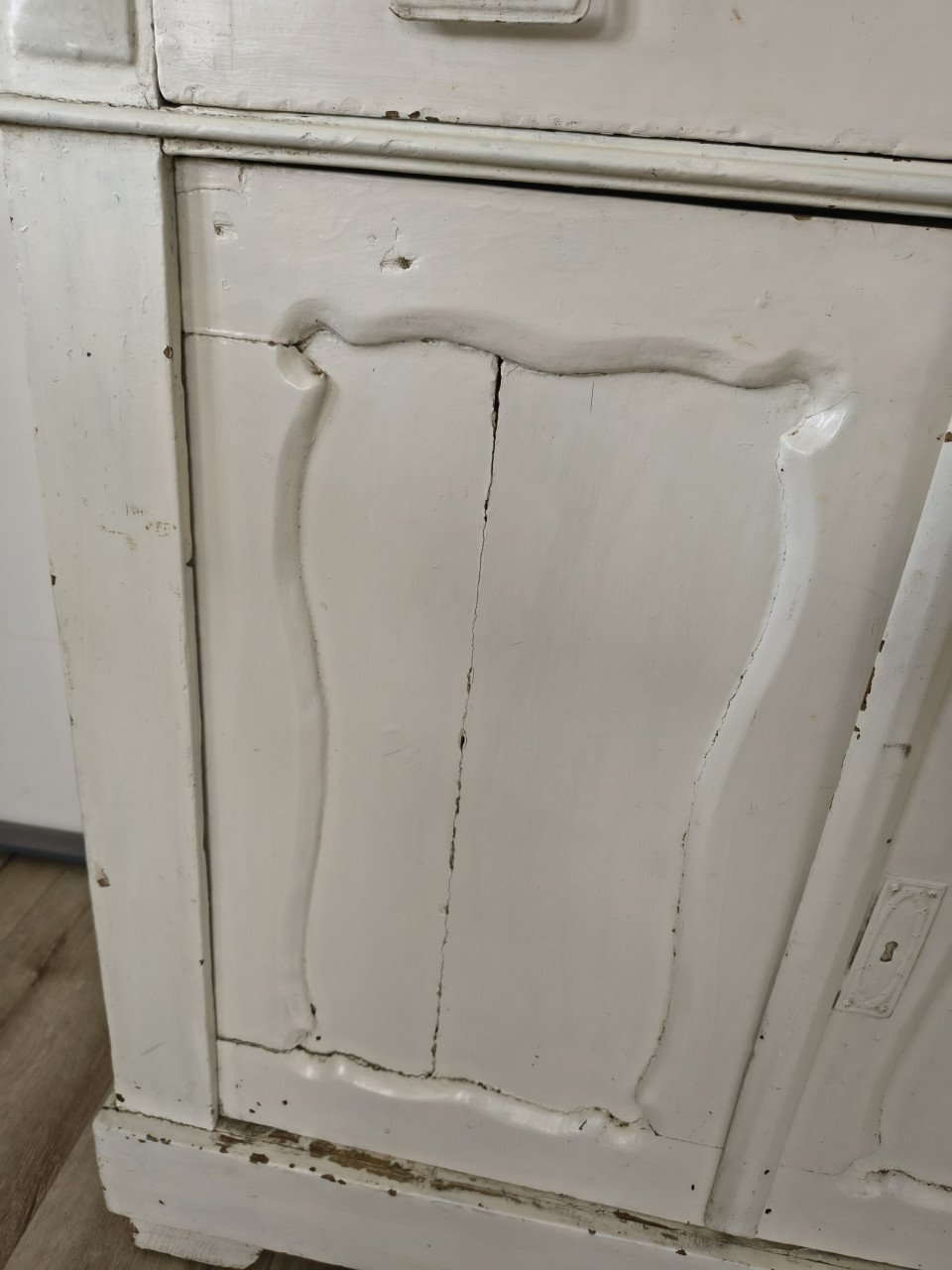 Fantastische witte brocante kast, biedermeier kast met lade.