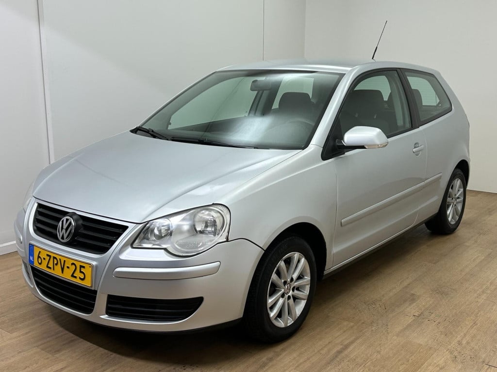 Volkswagen Polo occasion 1.4-16v sportline | grijs | automaat | airco | twe