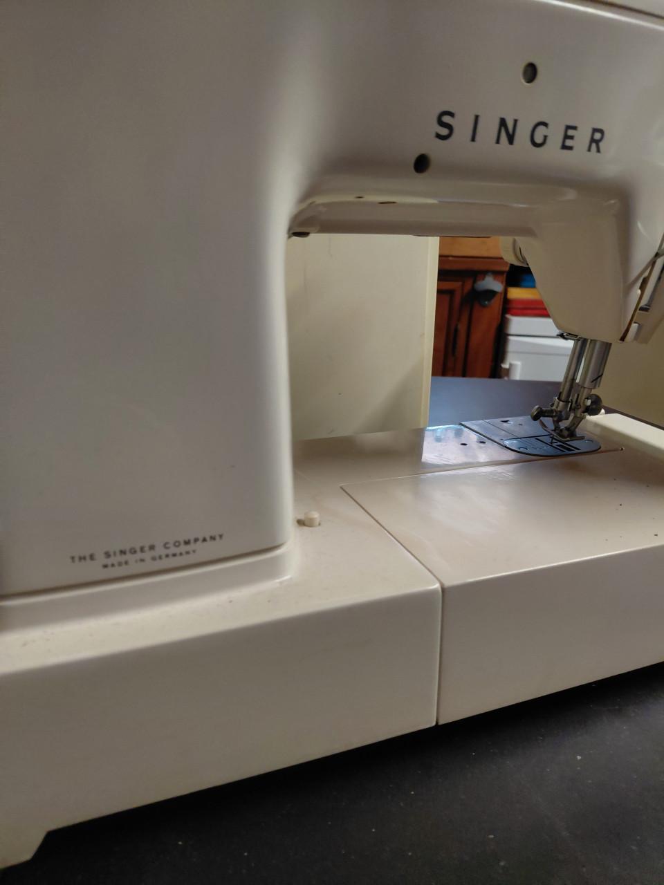 COMPLETE WITTE ANTIEKE SINGER NAAIMACHINE TYPE 722