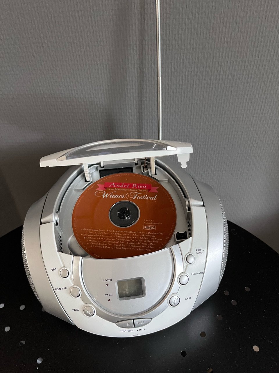 Portable radio cd/mp3/usb speler (kan ook op batterijen)
