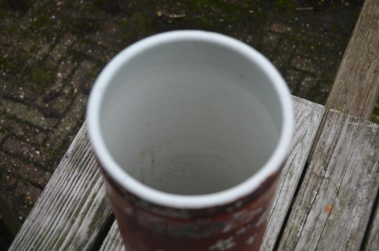 2 Japanse vazen, 1 goed, 1 niet zo........