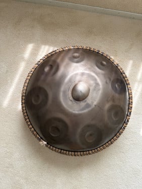 Handpan D-kurd van Handpan Studio incl tas + koord