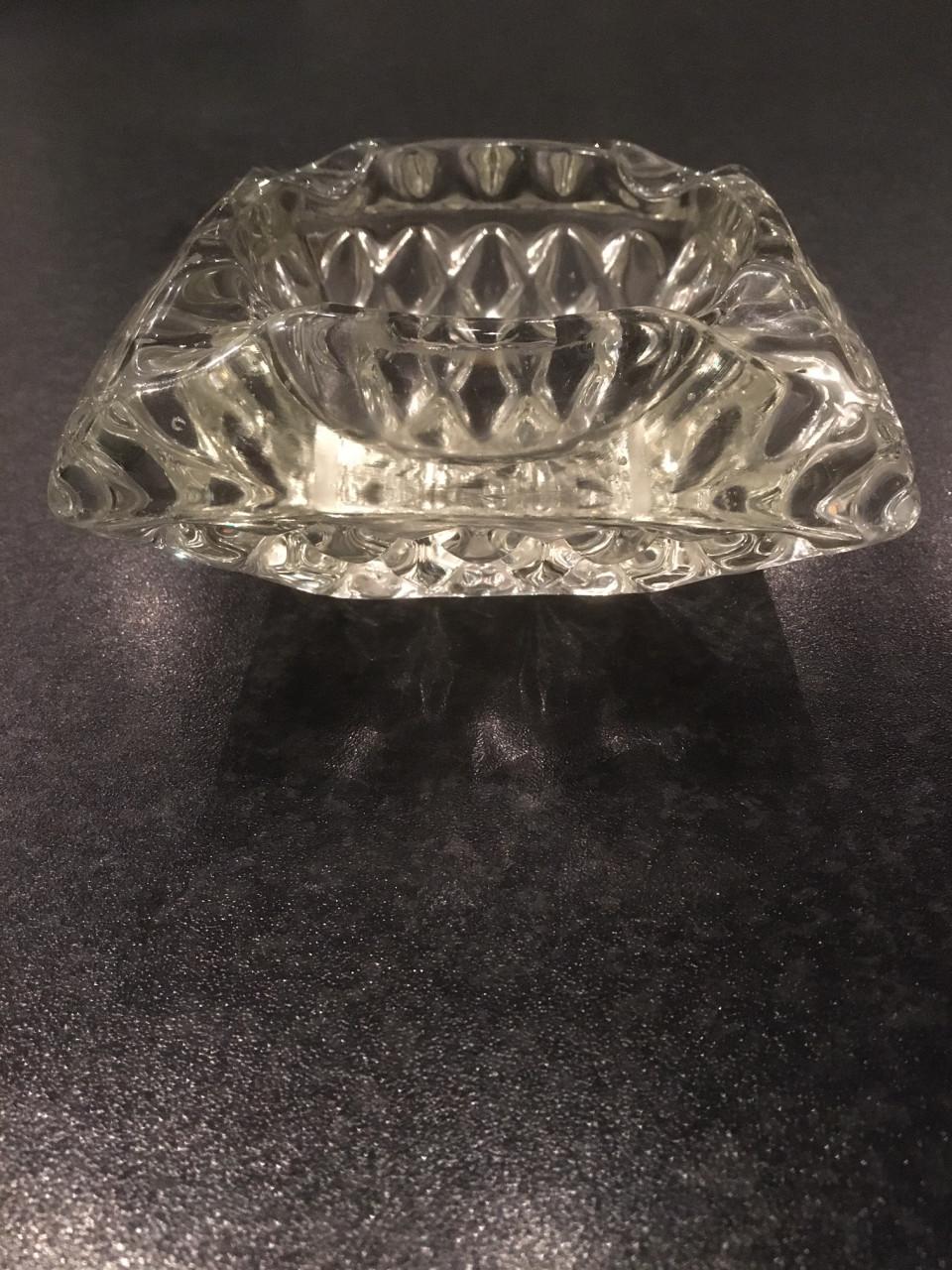 Glazen asbak, vierkant 11,5 cm en 5 cm hoog Geen beschadigingen!