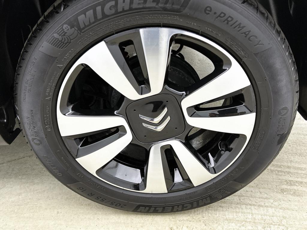 Citroen C3 82pk shine | rijklaar | parkeersensoren | apple carplay | lichtm