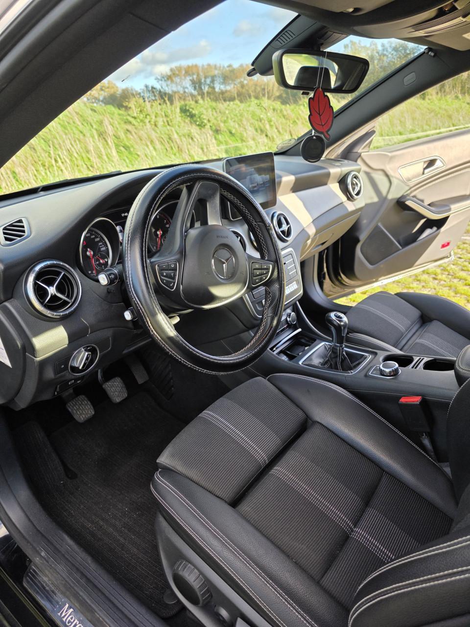 Mercedes-Benz CLA 180-1,6-90KW-Bouw jaar 2018- 87949 km stand-Benzine