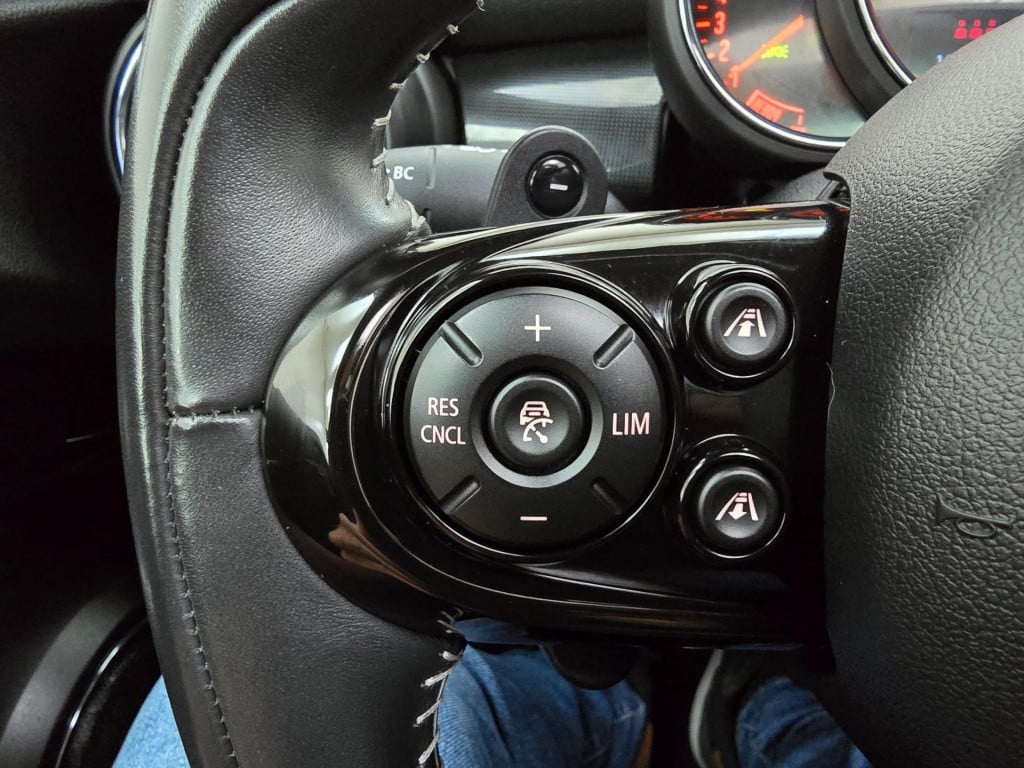 Mini Cooper mini occasion 2.0 automaat | 5 deurs en maar 1 van in nl | twee