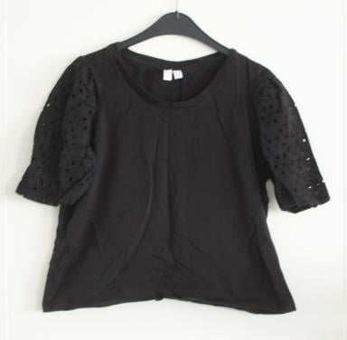 Zwart tshirt met open gewerkte mouwen  maat s