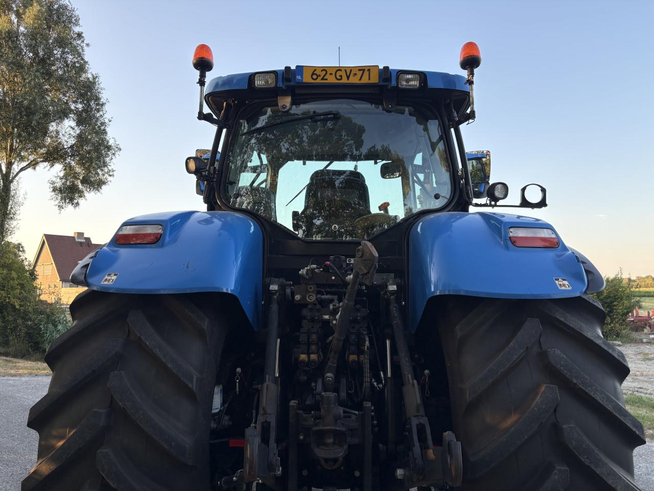 New Holland T7040