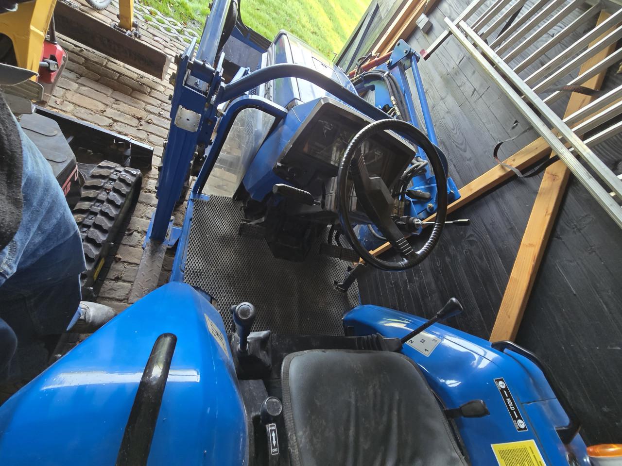 Iseki Landleader TA215 4wd Miditrekker met voorlader