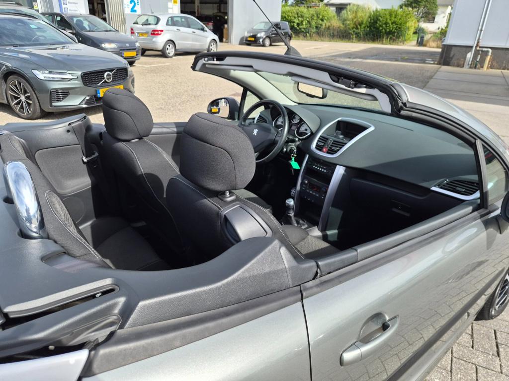 Peugeot 207 cc 1.6 vti première