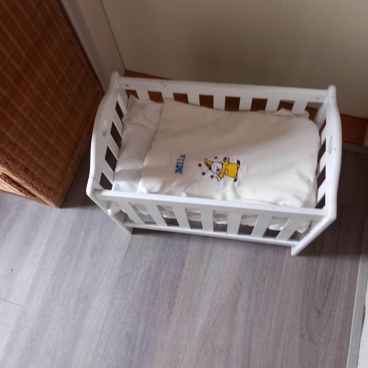 Houten poppenbed met matras en dekbed